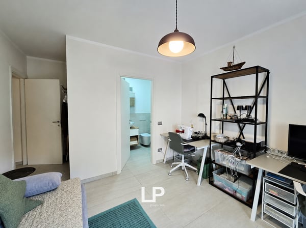 Appartamento con posto barca incluso a Lavena Ponte Tresa 10
