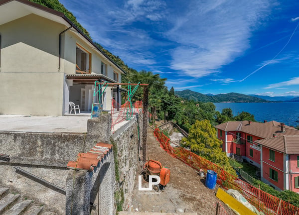 Villa Ambra a Meina con vista panoramica sul lago Maggiore 7