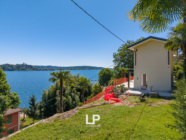 Villa Ambra a Meina con vista panoramica sul lago Maggiore 13