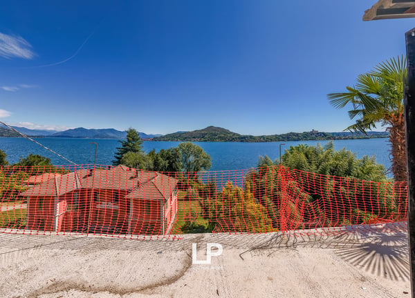 Villa Ambra a Meina con vista panoramica sul lago Maggiore 10