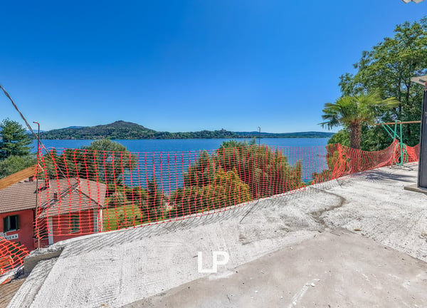 Villa Ambra a Meina con vista panoramica sul lago Maggiore 11