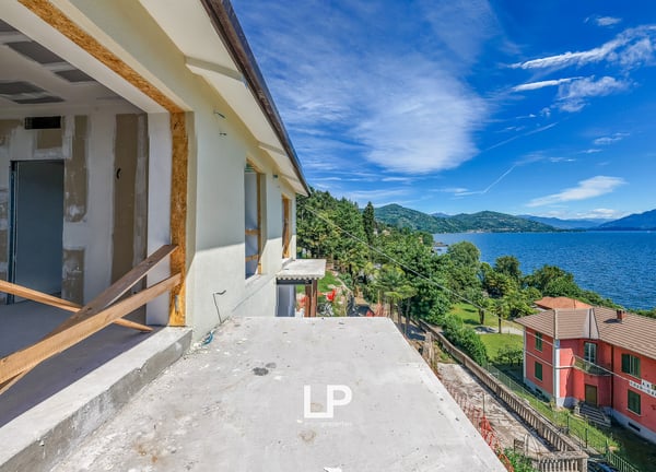 Villa Ambra a Meina con vista panoramica sul lago Maggiore 5