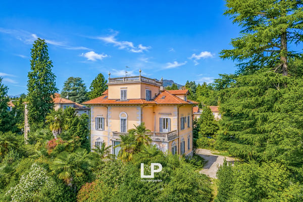 Villa in stile liberty immersa in un parco privato a Montello, Varese 2