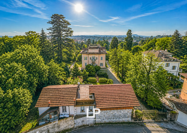 Villa in stile liberty immersa in un parco privato a Montello, Varese 8