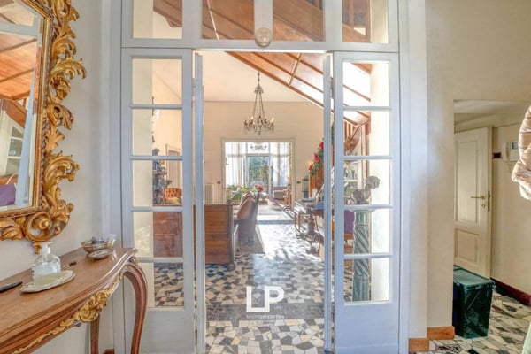 Villa in stile liberty immersa in un parco privato a Montello, Varese 12