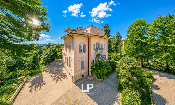 Villa in stile liberty immersa in un parco privato a Montello, Varese 7