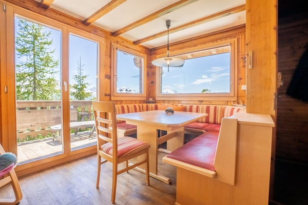 Charmantes 7-Zimmer-Chalet an der Aletschpromenade in Riederalp 3