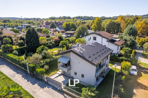 Villa indipendente nel rinomato Villaggio Giardino a Castelletto S. Ti 6