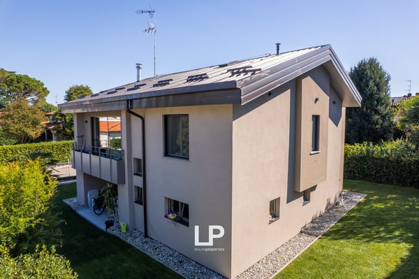 Villa indipendente nel rinomato Villaggio Giardino a Castelletto S. Ti 8