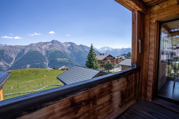 Grosszügige Ferienwohnung mit drei Balkonen im Herzen der Bettmeralp 13