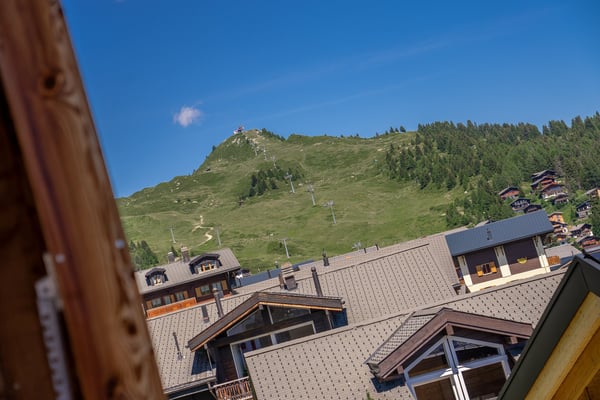 Grosszügige Ferienwohnung mit drei Balkonen im Herzen der Bettmeralp 12