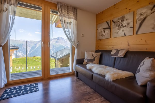 Stilvolle 2,5 Zimmer Wohnung mit Sonnenterrasse im Herzen der Bettmeralp 9