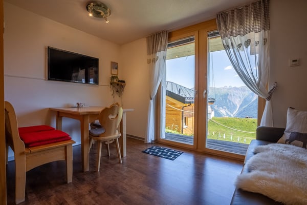 Stilvolle 2,5 Zimmer Wohnung mit Sonnenterrasse im Herzen der Bettmeralp 5