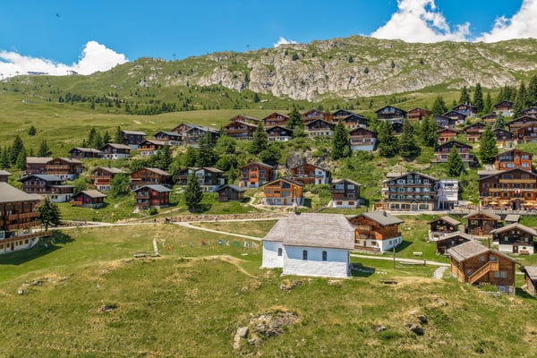 Stilvolle 2,5 Zimmer Wohnung mit Sonnenterrasse im Herzen der Bettmeralp 2