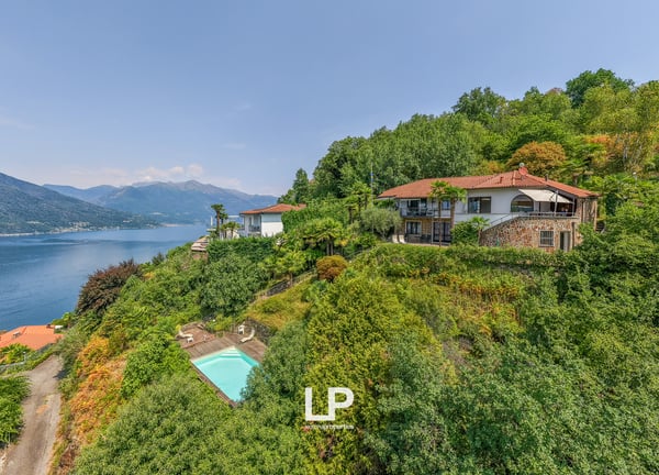 Villa di prestigio con vista lago, piscina e spazi esclusivi