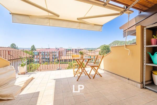 Attico mansardato con terrazzo Arona 2
