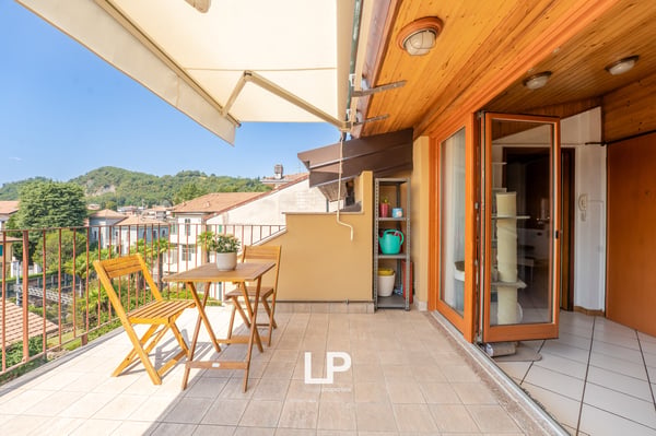 Attico mansardato con terrazzo Arona 6