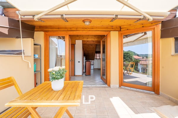 Attico mansardato con terrazzo Arona 7