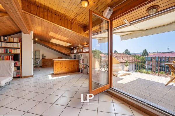 Attico mansardato con terrazzo Arona 10