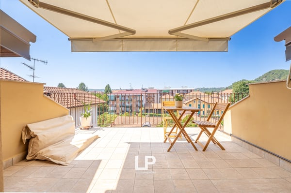 Attico mansardato con terrazzo Arona 1