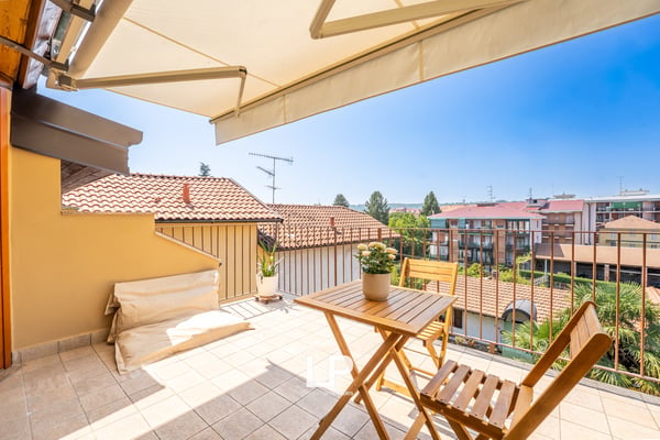 Attico mansardato con terrazzo Arona 3