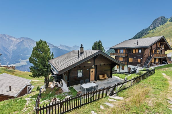 Charmantes 5-Zimmer-Chalet in Riederalp – Traumhafter Bergblick und ruhige Lage 2