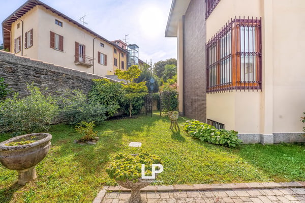 Villa bifamiliare nel cuore di Luino 10