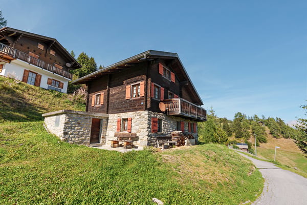 Charmantes 5-Zimmer-Chalet an der Riederalp – Traumhafter Bergblick und rustikaler Charme 2