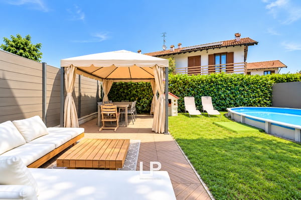 Villetta bifamiliare con giardino a Sesto Calende