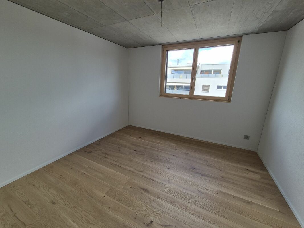 Erstbezug - 4.5 Zimmer im 2. Obergeschoss mit grossem Balkon