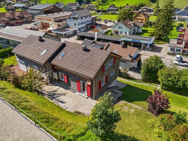 Gemütliches Eckhaus mit schönem Garten und grossem Hobbyraum 2