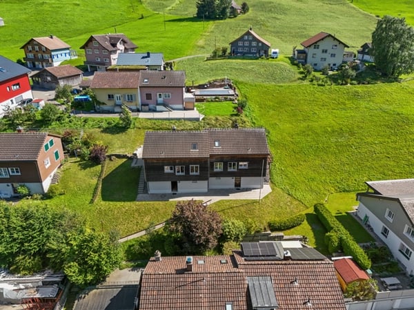 Gemütliches Eckhaus mit schönem Garten und grossem Hobbyraum 4