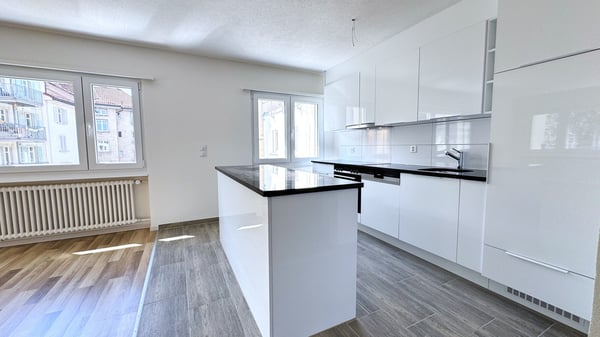 Erstvermietung nach Sanierung! Moderner 6.5 Zimmerwohnung mit Balkon in St. Gallen 4