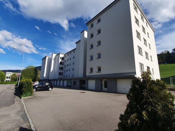 Charmant appartement de 4 pièces avec balcon à Valbirse 5