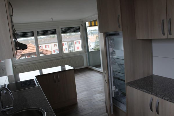 Helle 4-Zimmer-Wohnung mit Balkon 3