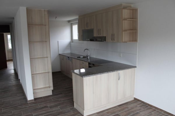 Helle 4-Zimmer-Wohnung mit Balkon 2