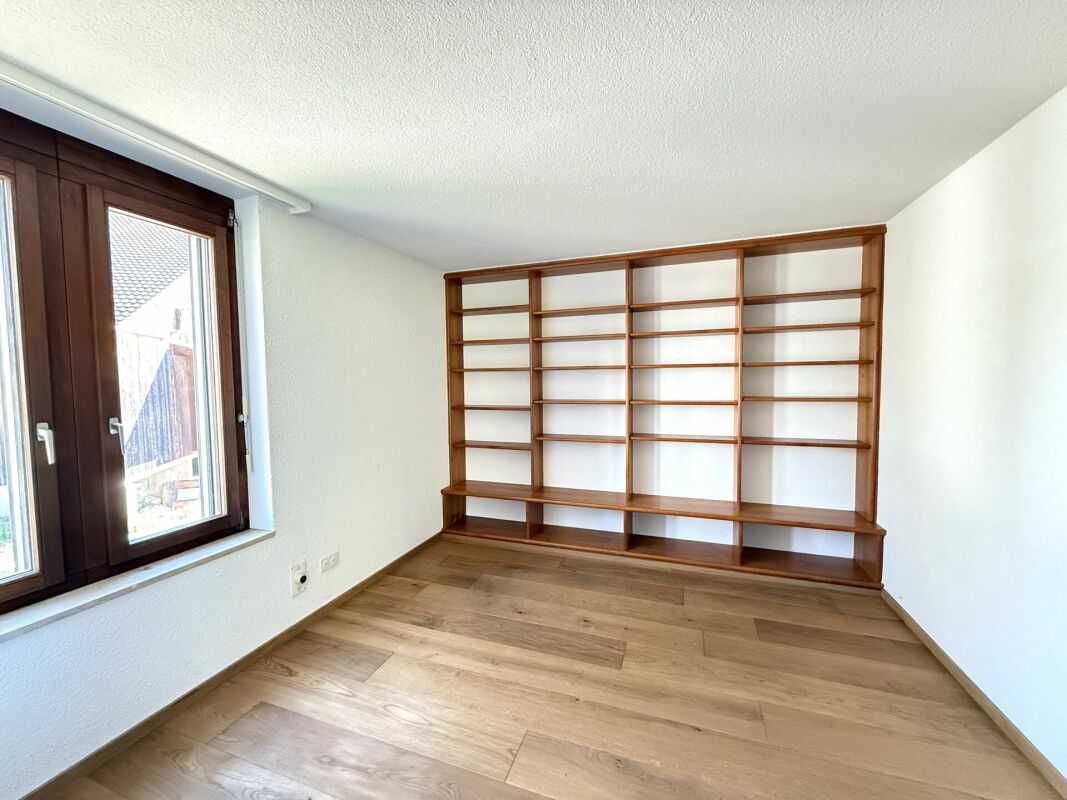 Grosszügiges und freistehendes 9 1/2-Zimmer Einfamilienhaus- naturnahes Wohnen mit Nähe zur Stadt