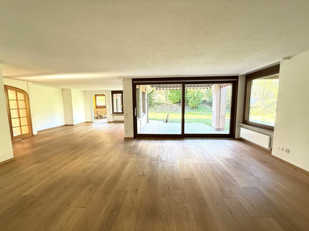 Grosszügiges und freistehendes 9 1/2-Zimmer Einfamilienhaus- naturnahes Wohnen mit Nähe zur Stadt