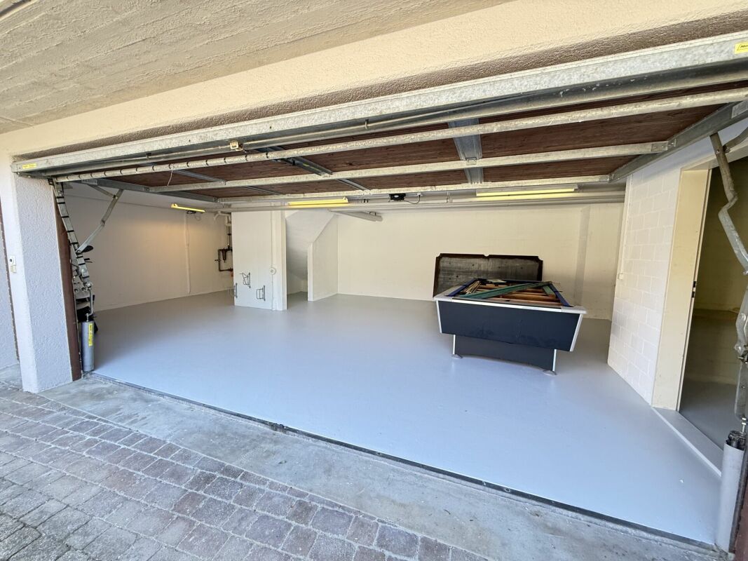 Grosszügiges und freistehendes 9 1/2-Zimmer Einfamilienhaus- naturnahes Wohnen mit Nähe zur Stadt
