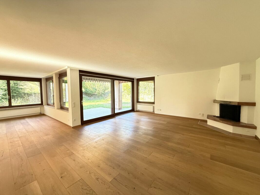 Grosszügiges und freistehendes 9 1/2-Zimmer Einfamilienhaus- naturnahes Wohnen mit Nähe zur Stadt