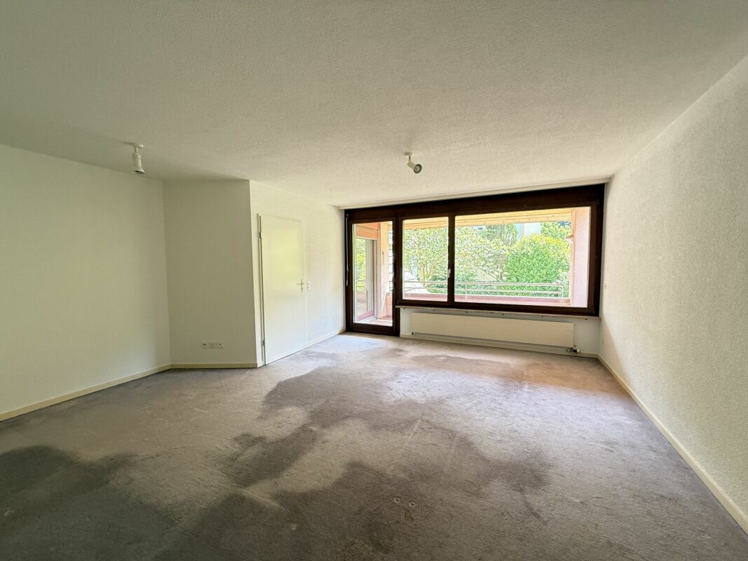 Grosszügiges und freistehendes 9 1/2-Zimmer Einfamilienhaus- naturnahes Wohnen mit Nähe zur Stadt