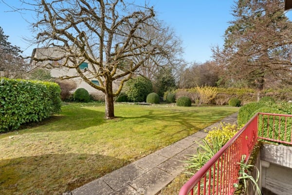 Eine der schönsten Grundstücke in Binningen - Villa mit Entwicklungspotenzial 16