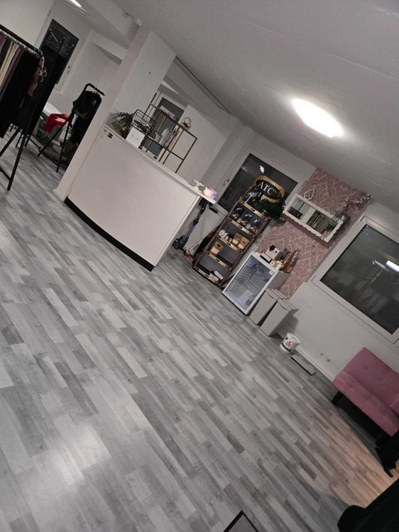 GROSSZÜGIG AN TOLLER LAGE FÜR IHRE GESCHÄFTSIDEE 2