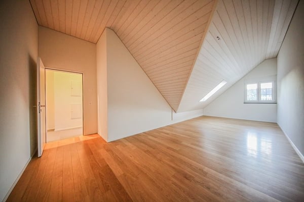 WUNDERSCHÖNE DACHGESCHOSSWOHNUNG IM LÄNDLICHEN OBFELDEN 8