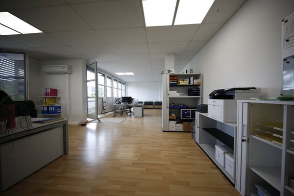 GROSSZÜGIGE GEWERBEFLÄCHE IN SCHÖFTLAND 3