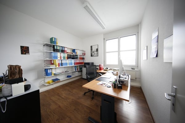 GROSSZÜGIGE GEWERBEFLÄCHE IN SCHÖFTLAND 5