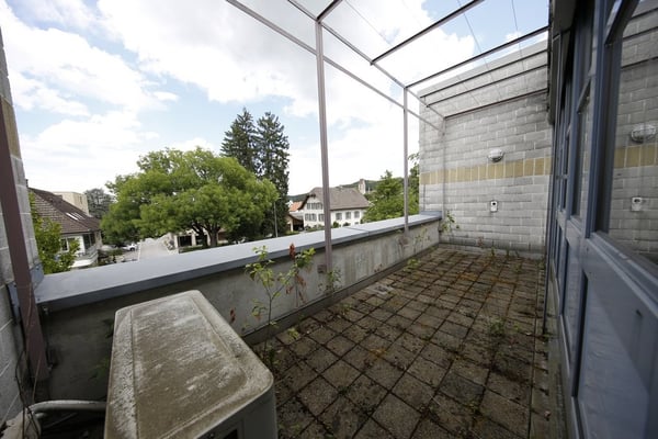 GROSSZÜGIGE GEWERBEFLÄCHE IN SCHÖFTLAND 8