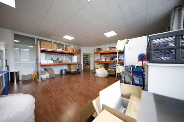 GROSSZÜGIGE GEWERBEFLÄCHE IN SCHÖFTLAND 6