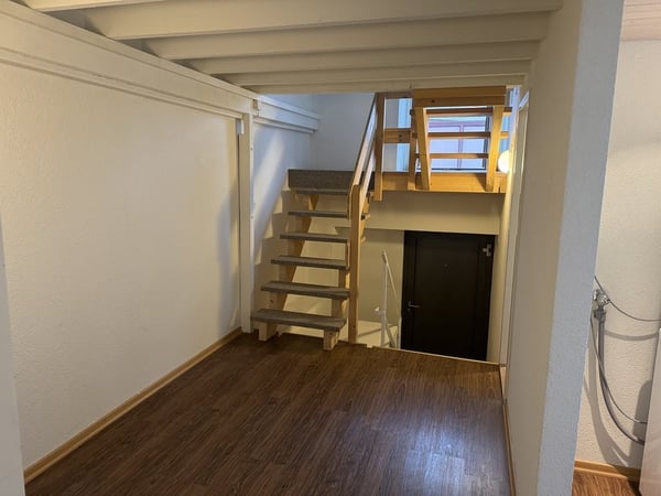 GROSSZÜGIGE WOHNUNG MIT GALERIE 4