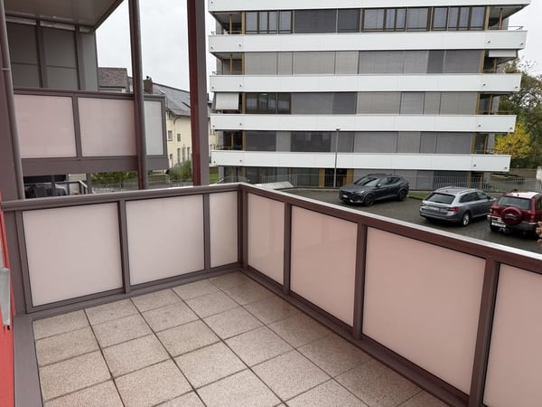 GROSSZÜGIGE WOHNUNG MIT GALERIE 8